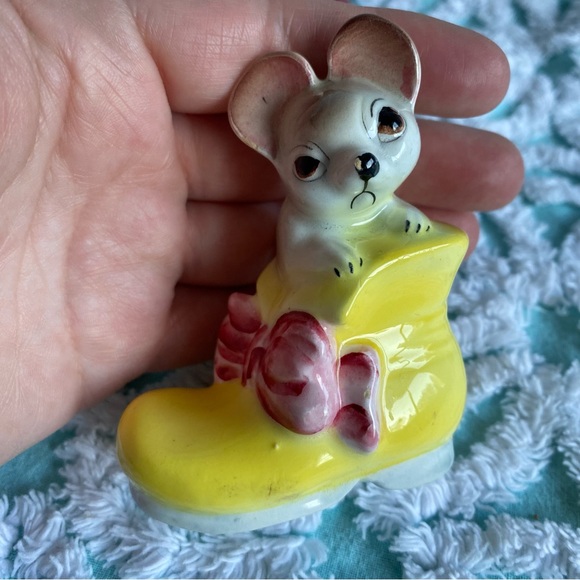 Vintage Salt & Pepper shakers mice in shoe boot kitsch vintage kitchen - Picture 6 of 6
